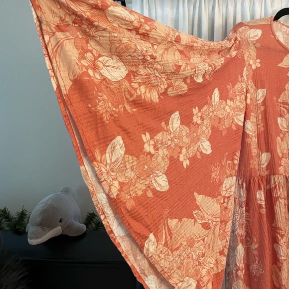 Free People Peachy Pink Romper Large. Bat wings. - Picture 2 of 9